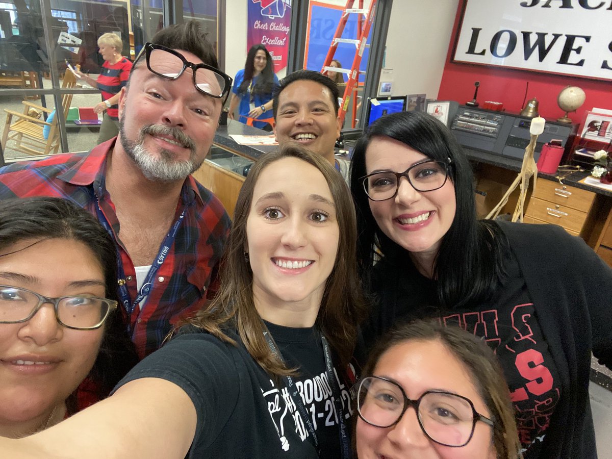 mscrowder123's tweet photo. Front office and webclock selfie https://t.co/28iArSvV32