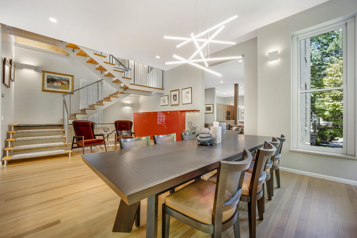 properties's tweet photo. Get ready to be wowed by this seriously luxurious 1880 Victorian gem tucked away in East Lincoln Park. See more: https://t.co/0ML8D37mrO #StopLookingStartFinding
----
626 W Arlington Place Chicago, Illinois 60614
Offered for $4,790,000
Listed by Stefanie Lavelle
#lincolnpark https://t.co/p5dU83A2c1