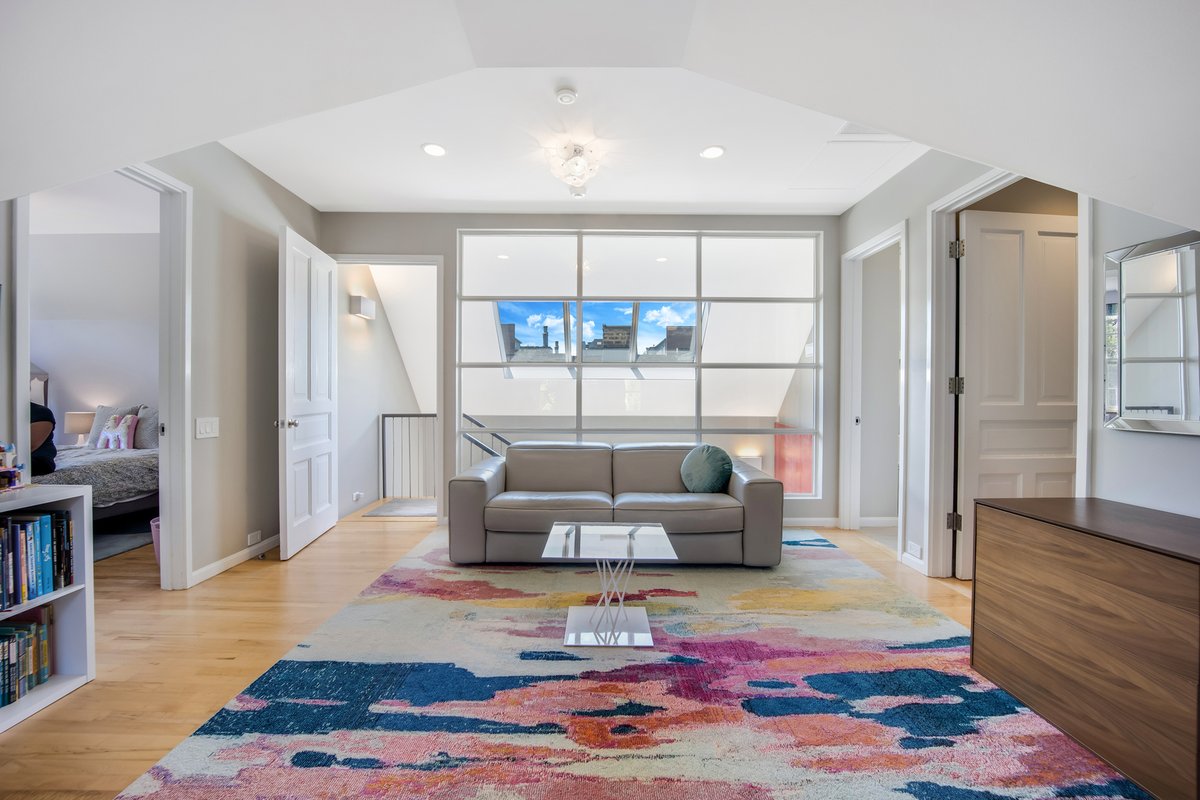 properties's tweet photo. Get ready to be wowed by this seriously luxurious 1880 Victorian gem tucked away in East Lincoln Park. See more: https://t.co/0ML8D37mrO #StopLookingStartFinding
----
626 W Arlington Place Chicago, Illinois 60614
Offered for $4,790,000
Listed by Stefanie Lavelle
#lincolnpark https://t.co/p5dU83A2c1