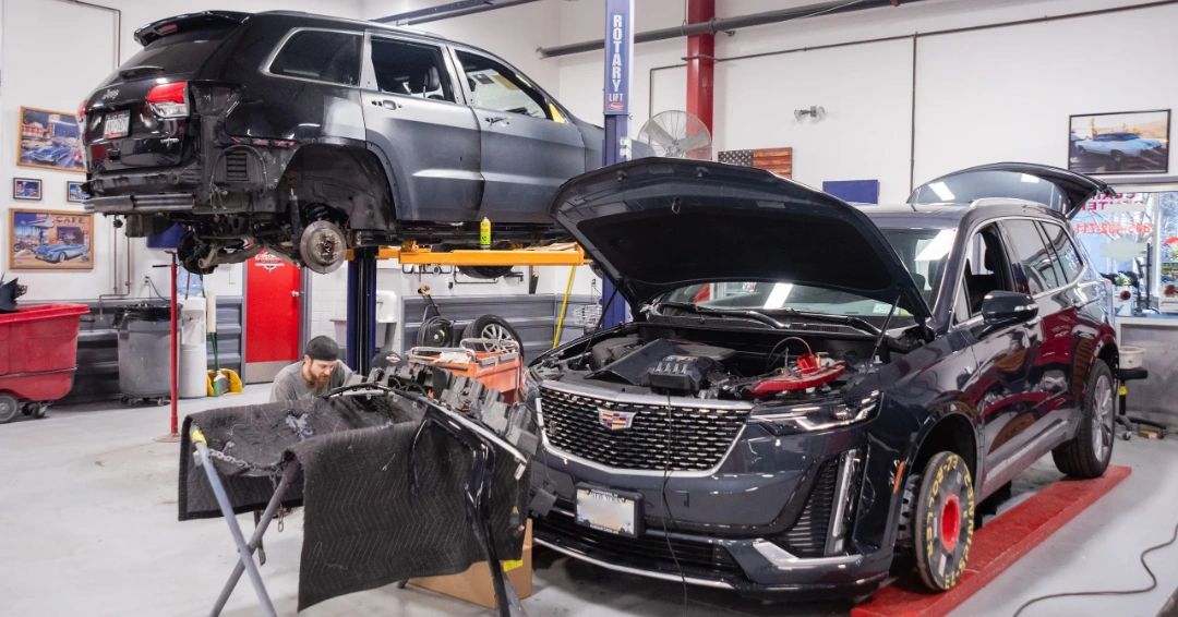 anthonytreeman's tweet photo. Looking for a one-stop shop for all your auto body and paint needs? You've found it! We offer a full range of services from dent repairs to complete paint jobs. We'll have your car looking brand new in no time! https://t.co/mDf39Tw7LA