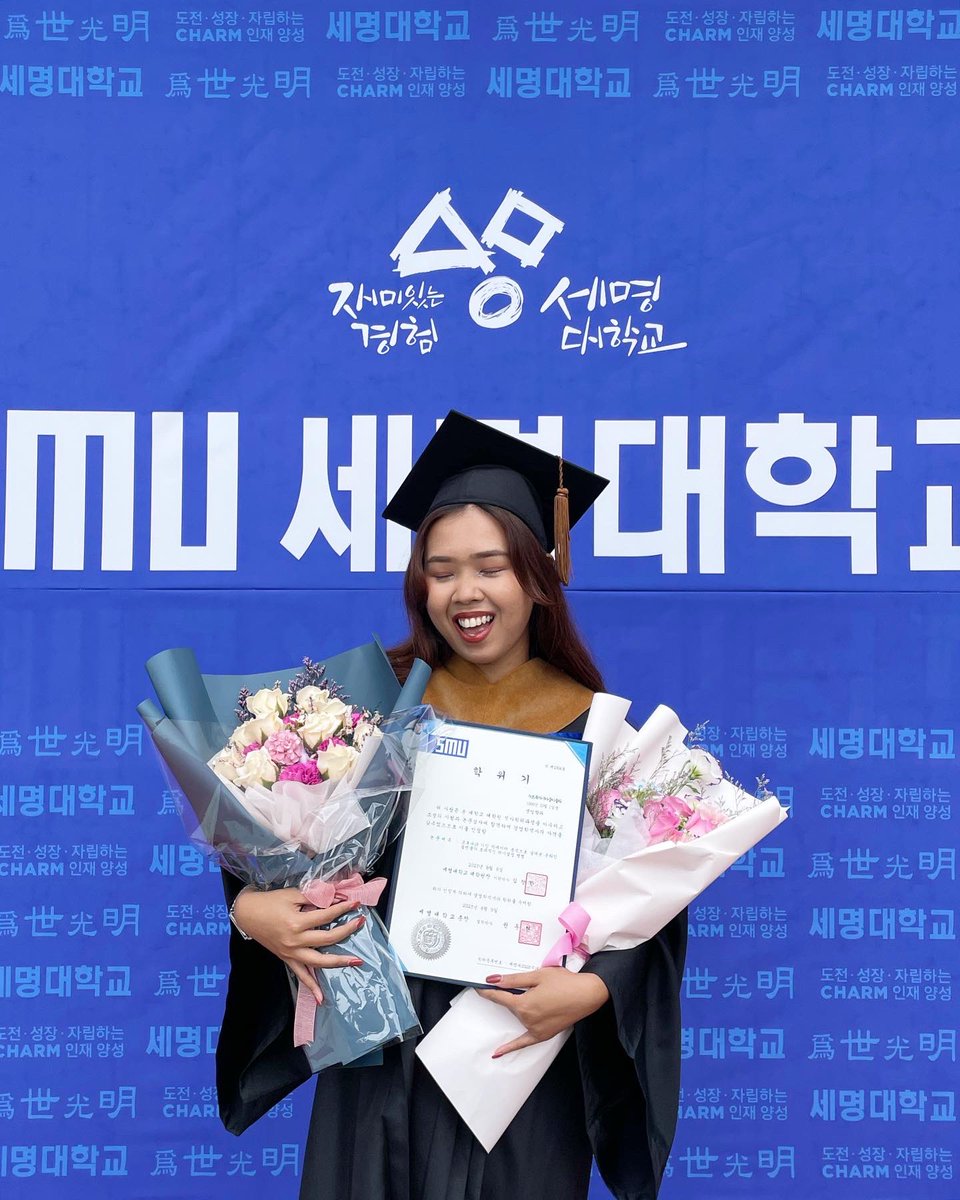 iqaalee_'s tweet photo. You, the girl who dreamed of studying abroad and getting a higher education, YOU MADE IT! Alhamdulillah, on this day, August 9, 2023, I am officially graduated from Master of Business Administration (MBA)! 🎓

Well, till to the next chapter 📚 

Thank you! :) https://t.co/LN4yW4yNZo