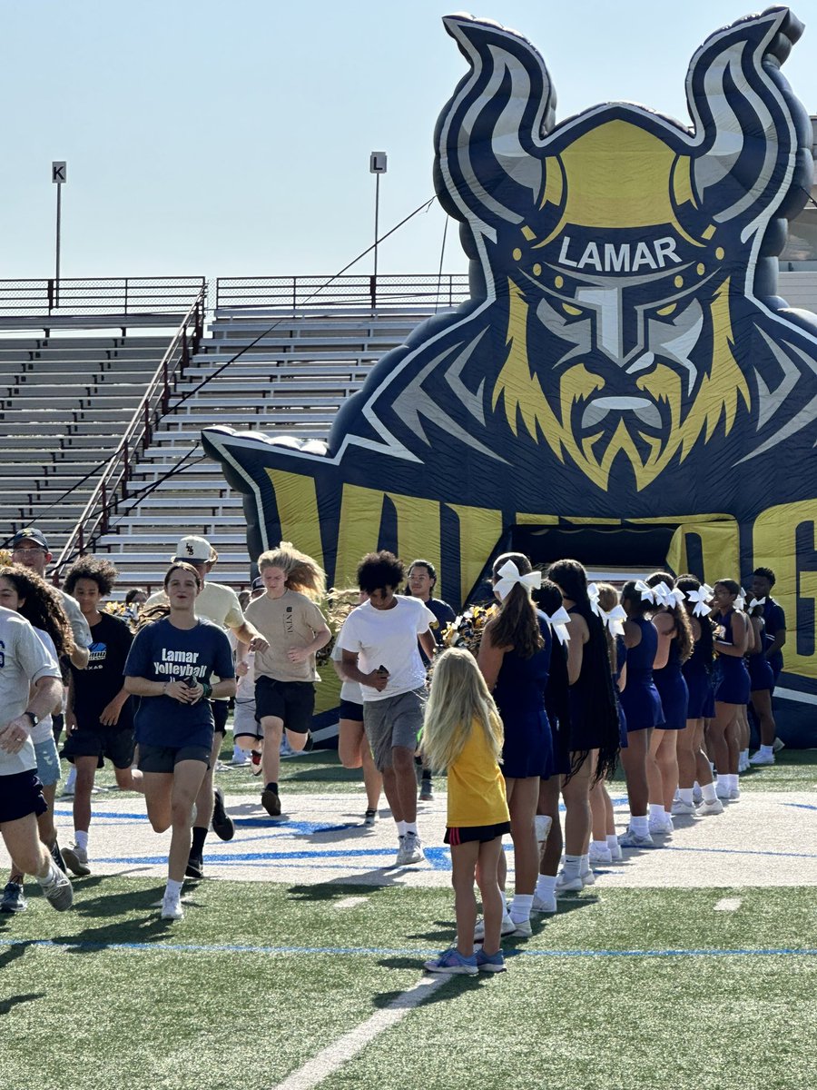 lrrazorback's tweet photo. Let’s GO Vikings! #ConnectArlingtonISD @ArlingtonISD https://t.co/EMpq9TZBRr