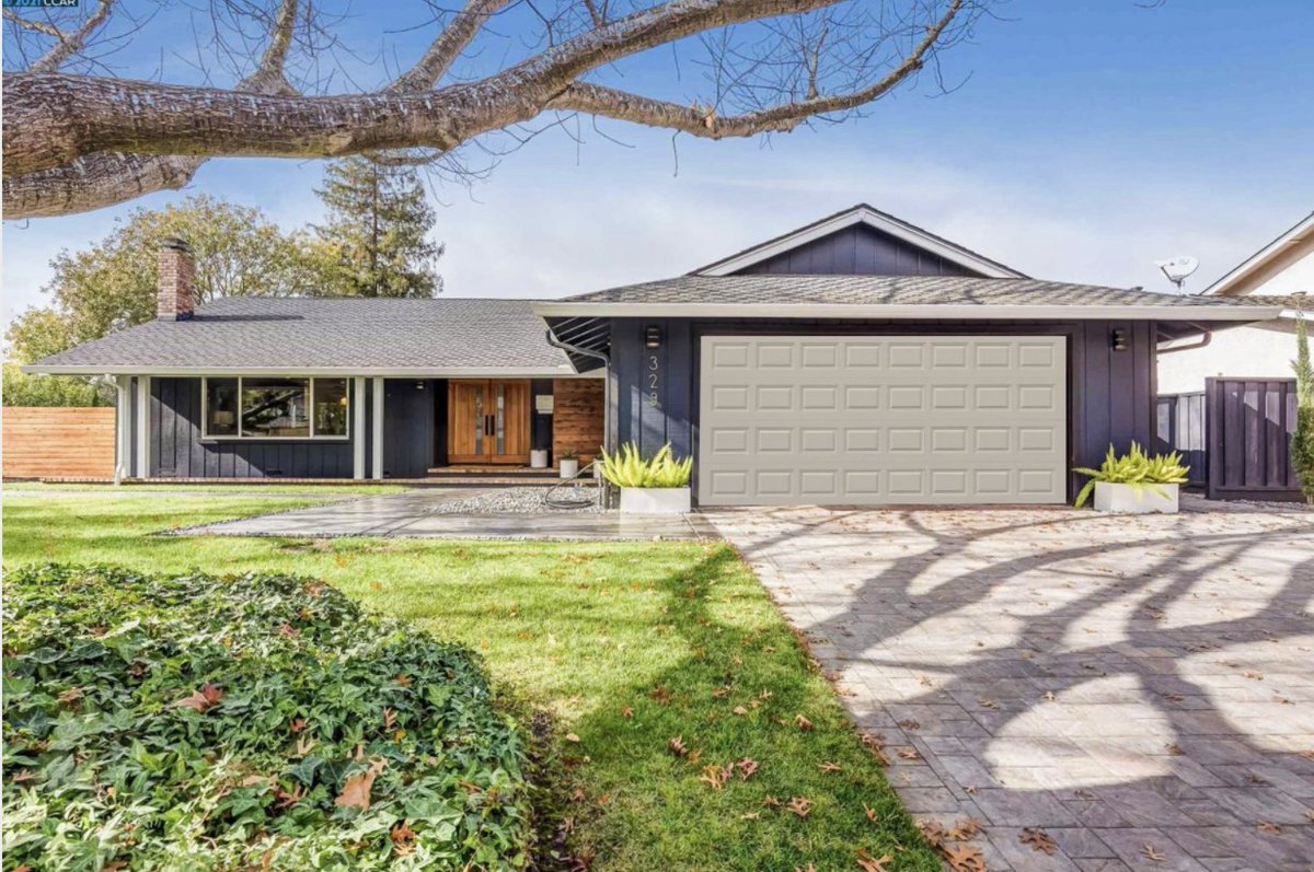 chiohd's tweet photo. Still don't think a garage door has much impact on curb appeal? 😮‍💨

See how different garage doors would look on your home using DoorVisions: https://t.co/R913nggLPa

Shown: Planks in Cedar Accents. https://t.co/90VNp4Hfmq
