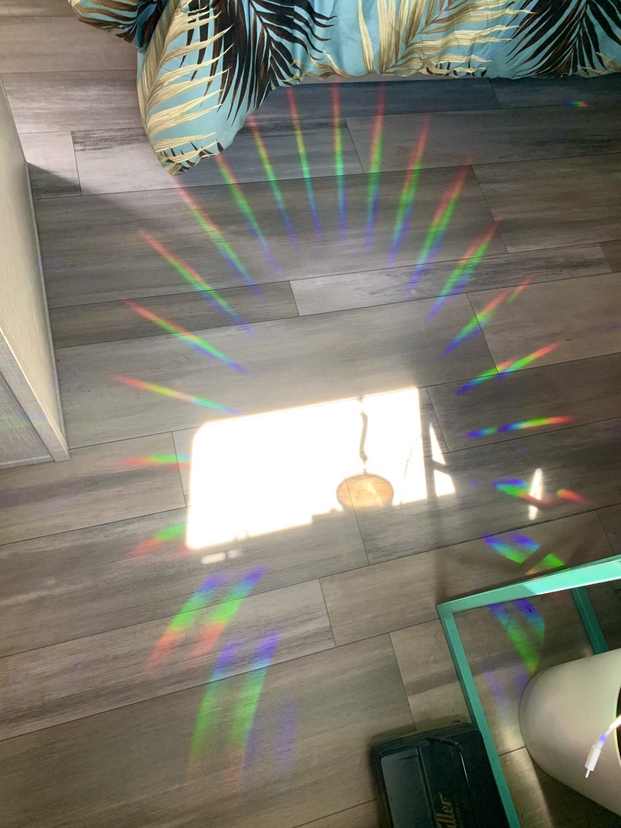Mizzcheevous1's tweet image. Good morning. #prisms #roygbiv