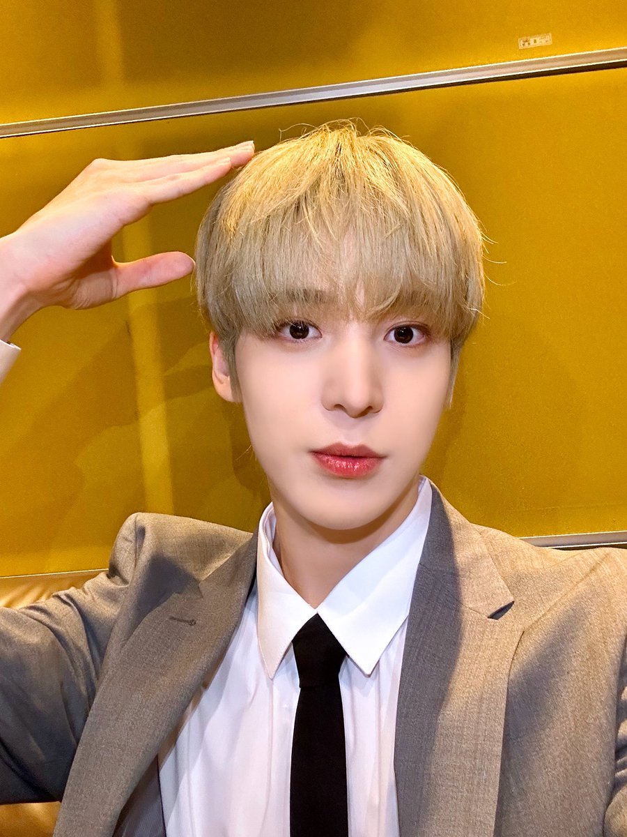ATEEZofficial's tweet photo. [📷] '아이돌라디오' 홍중,윤호 DJ Behind Photo 
⠀
귀여움 폭발한 오늘의 댕쭝디!😍
돌랑티니의 목소리에
항상 귀를 쫑긋! 하는 중👀👂
⠀
#아이돌라디오 #ATEEZ #에이티즈 https://t.co/JDfF7GU0Jp