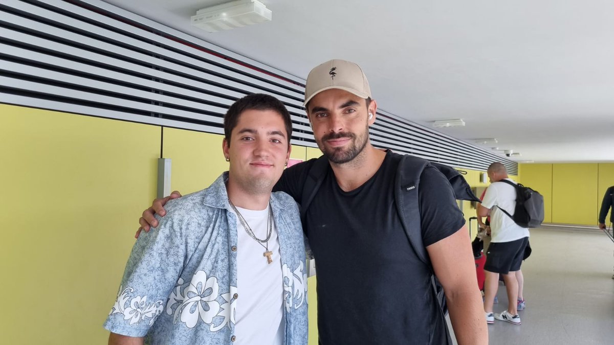 dieg0ferrer's tweet photo. Hace unos días puede coincidir con @HoracioColome en un avión rumbo a Gran Canaria. Tuve una gran conversación con el (durante todo el vuelo). Gran actor y gran persona (así como la gran variedad de trabajos que ha tenido como actor).Muchísimas gracias por haberme enseñado tanto. https://t.co/bJzsN2Fw69