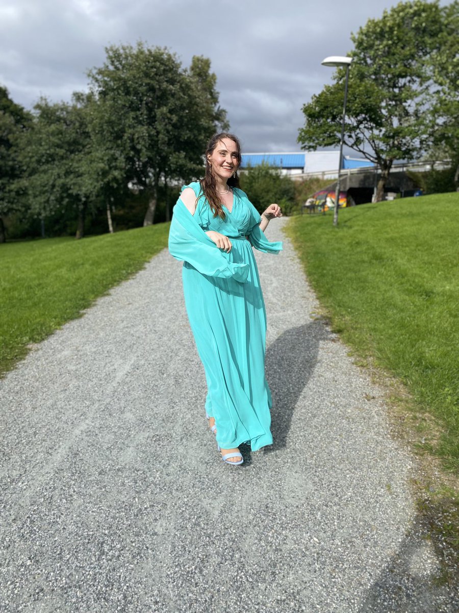 camzilla__'s tweet image. Wow, jeg er pen! 

Hi ha ho! 

(veldig forsinket selfiefredag da jeg var opptatt med å være forlover i bryllupet til vår alles favoritt-Vetle (no offense til andre Vetler))