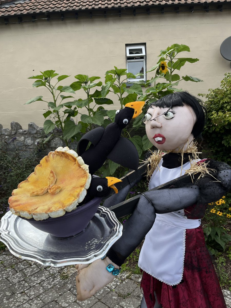 The Overall winner of the All Ireland Scarecrow Championship, at Durrow Scarecrow Festival - Bistro (Biscrow at the Pound) by Marie Moylan. 👏🎉👏

Well done to a very worthy winner. 

#durrowscarecrowfestival #dsf23 #winner