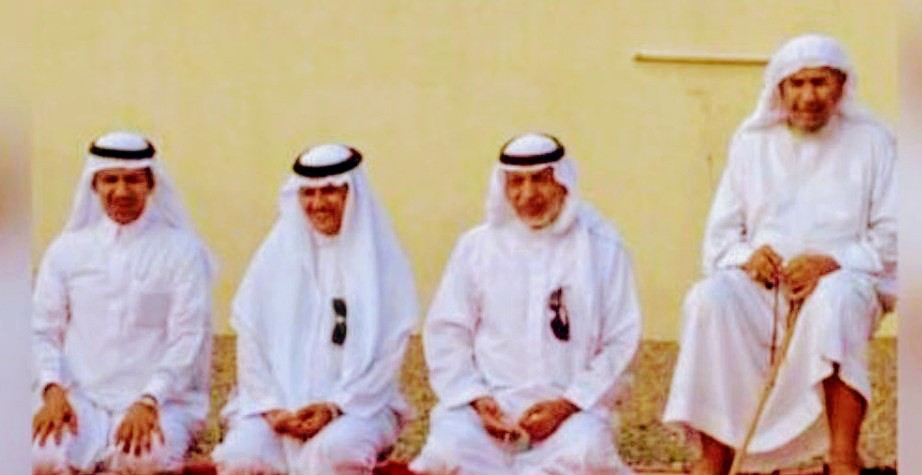 هذه الصوره تجمع اهل الكرم والصدق من اليمين.خالي مانع بن جابرابوساق.واخوانه علي بن جابر.ويحي بن مانع وجابر بن مانع ابوساق.اطال الله في اعمارهم ومنحهم الصحه والعافيه