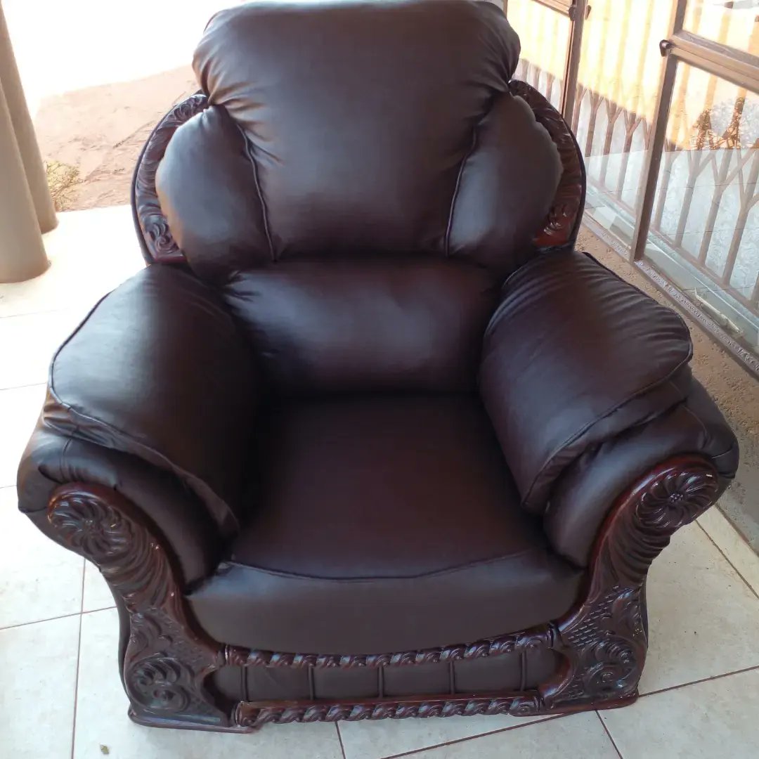 MaganyeleU's tweet photo. Restoration of sofas at your footsteps 
Contact:0792387176
Location:Malegale newstand,near jane furse. https://t.co/16hDthlPex