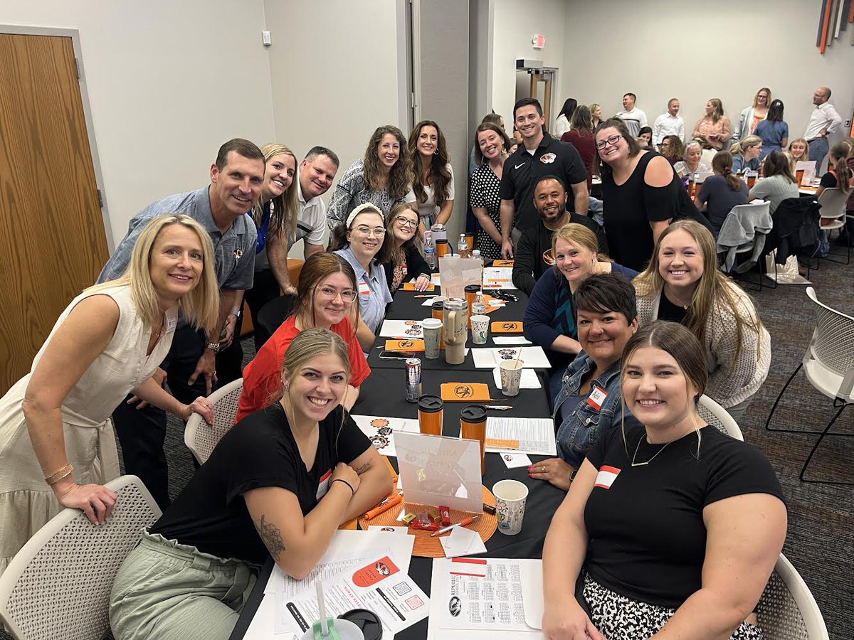 HeatherReplogle's tweet photo. Welcome to our new Republic Middle School teammates! #RepMOProud #NTISuccess https://t.co/5eOmzuHYq0