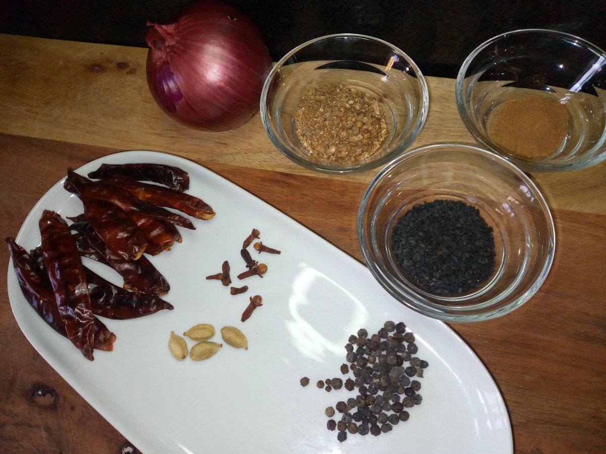 MphoMasoleng's tweet photo. Goan Chicken Xacuti: Step 2  - The curry paste on medium heat dry roast the ff:- 12 de-seed kashmiri chilli,  1&amp;1/2 tspn Pepper Corns, 12 cloves, 2inch piece cinamon, 1 tblspn poppy &amp; 2 tblsp coriander seeds, 1 star Anise, 1&amp; 1/2 coconut cup, 1 cup onion, Wow 👌#MunchWithMpho https://t.co/QMBqvrVGAD