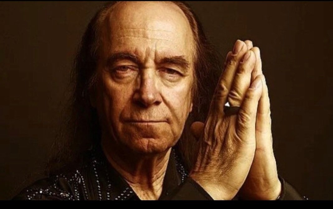 Bir Anadolu Rock efsanesi.. ölümsüz şarkılarla yasamaya devam..