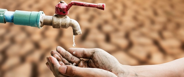 Estudio asocia los decretos de escasez hídrica con la desigualdad de poder e influencia de grandes productores agrícolas en Chile bit.ly/3KWhLxJ