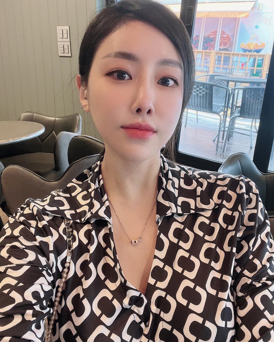 PeipeiPeiyi's tweet photo. I just wish for everyone to have a bless day! fighting guys!! for the glory of us!! https://t.co/iNMTVJd4Fu