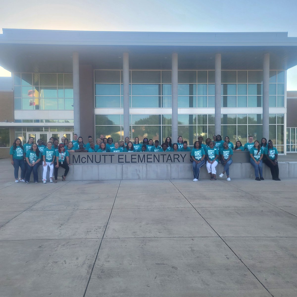 Mountain Lions 🦁 ready for another school year 🥳
<a href="/ArlingtonISD/">Arlington ISD</a> <a href="/McNuttElem/">McNutt Elementary</a> 
#ConnectArlingtonISD