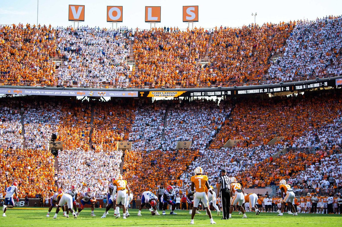 BarstoolTenn's tweet photo. 1998 Tennessee / 2023 Tennessee

Both teams preseason coaches poll #10

Both 11-2 the previous year

Both teams played in the Orange bowl the year before

Both teams lost Heisman caliber QB’s to draft but had backup take starting role

The script. 🤫 https://t.co/B8w1Plxood