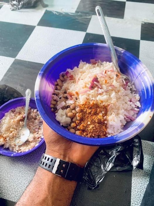 TonsonTony's tweet photo. Here in north this is a delicious meal for the hausa's  I must say I was shocked the first time I saw people eating it. https://t.co/hjJcyBM6Je