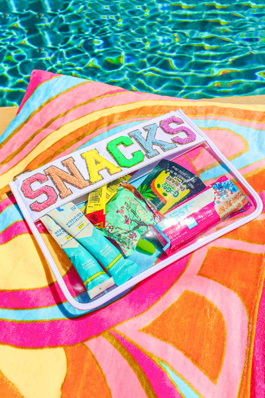 lovelydayretail's tweet image. Who has to have snacks with them at all times? ME ... it's me 👋 Large "Snacks" Zippered Bag available online now. Link to shop 👇👇

lovelydayboutique.com

#clearbag #snacks #poolbag #giftsforher #boutique #boutiqueshopping #onlineshopping #texasboutique #texasshopping