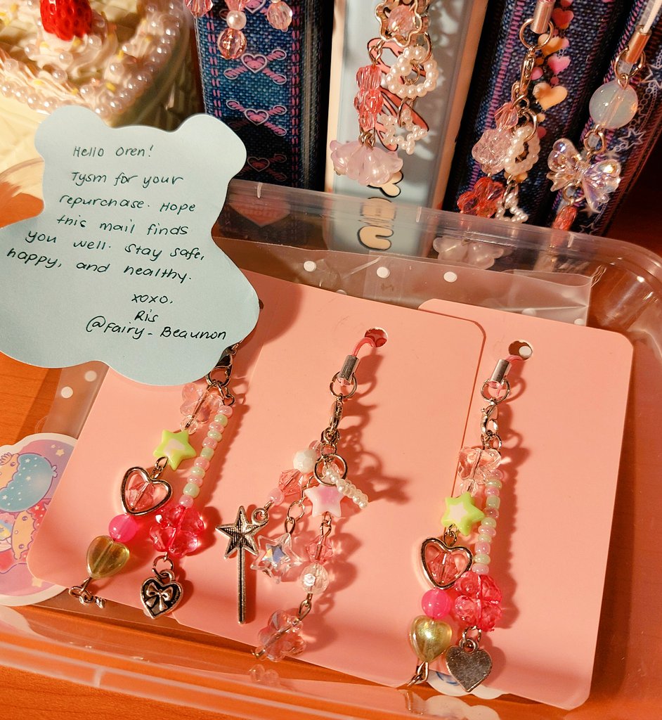 oreleooart's tweet photo. ˚ʚ♡ɞ˚ 💌 ⸻ mail !
hii @Fairy_Beaunon ! the charms arrived safely & securely ! ^_^ super love your designs sm as in 🥹 and really hope to buy from u again in the future !! 🩷 🎀 #gotitfromris https://t.co/pA7vphXY8c