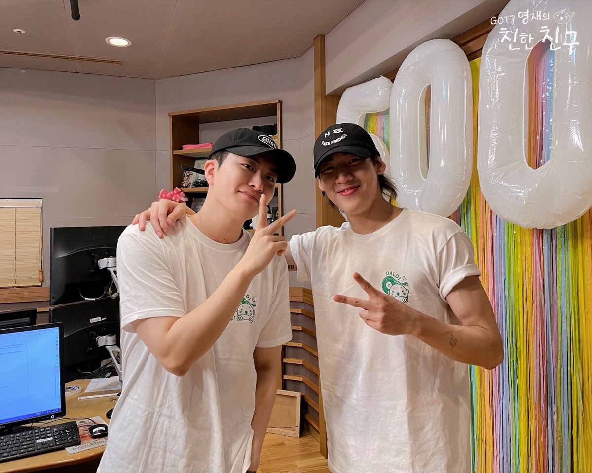 🦦친친🦦
#월간뱀뱀
#뱀뱀 #GOT7

달밤즈와 함께하는 친친 500일 💚
쏠메들이 선물해준 단체티 맞춰입고 찰칵 📸

#MBC #RADIO #GOT7영재의친한친구 #친한친구 #친친 #달친친 #달디 #GOT7 #갓세븐 #영재 #YOUNGJAE