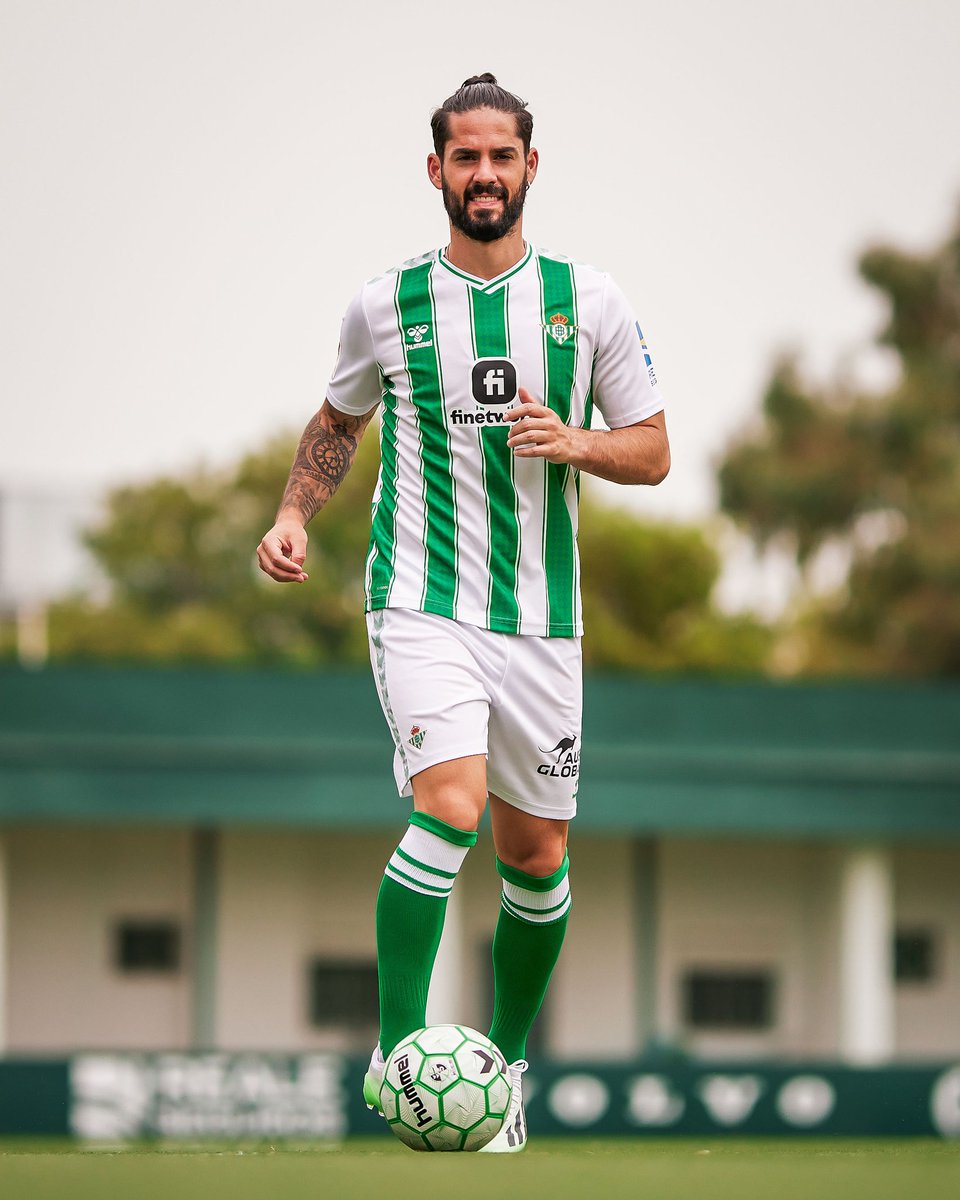 DeadlineDayLive's tweet photo. 🚨 Isco in his new colours. 🤍💚

(📸 @RealBetis) https://t.co/rZ2ahWUOIw