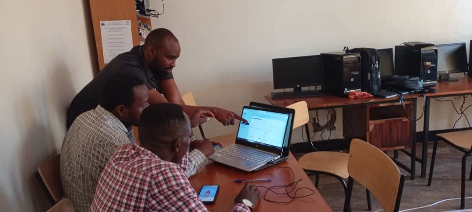 giz_rwanda's tweet photo. Happened in @KireheDistrict today: our Economic Inclusion of Refugees & Host Communities (#ECOREF) project, in partnership with @Ak_Access and Kirehe YEGO Center organised a one-day training for 5 #JobCoaches on how to use @RDBrwanda #KoraJobPortal. (1/2) https://t.co/U69EgcgqgK