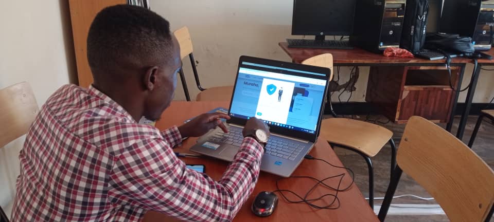 giz_rwanda's tweet photo. Happened in @KireheDistrict today: our Economic Inclusion of Refugees & Host Communities (#ECOREF) project, in partnership with @Ak_Access and Kirehe YEGO Center organised a one-day training for 5 #JobCoaches on how to use @RDBrwanda #KoraJobPortal. (1/2) https://t.co/U69EgcgqgK