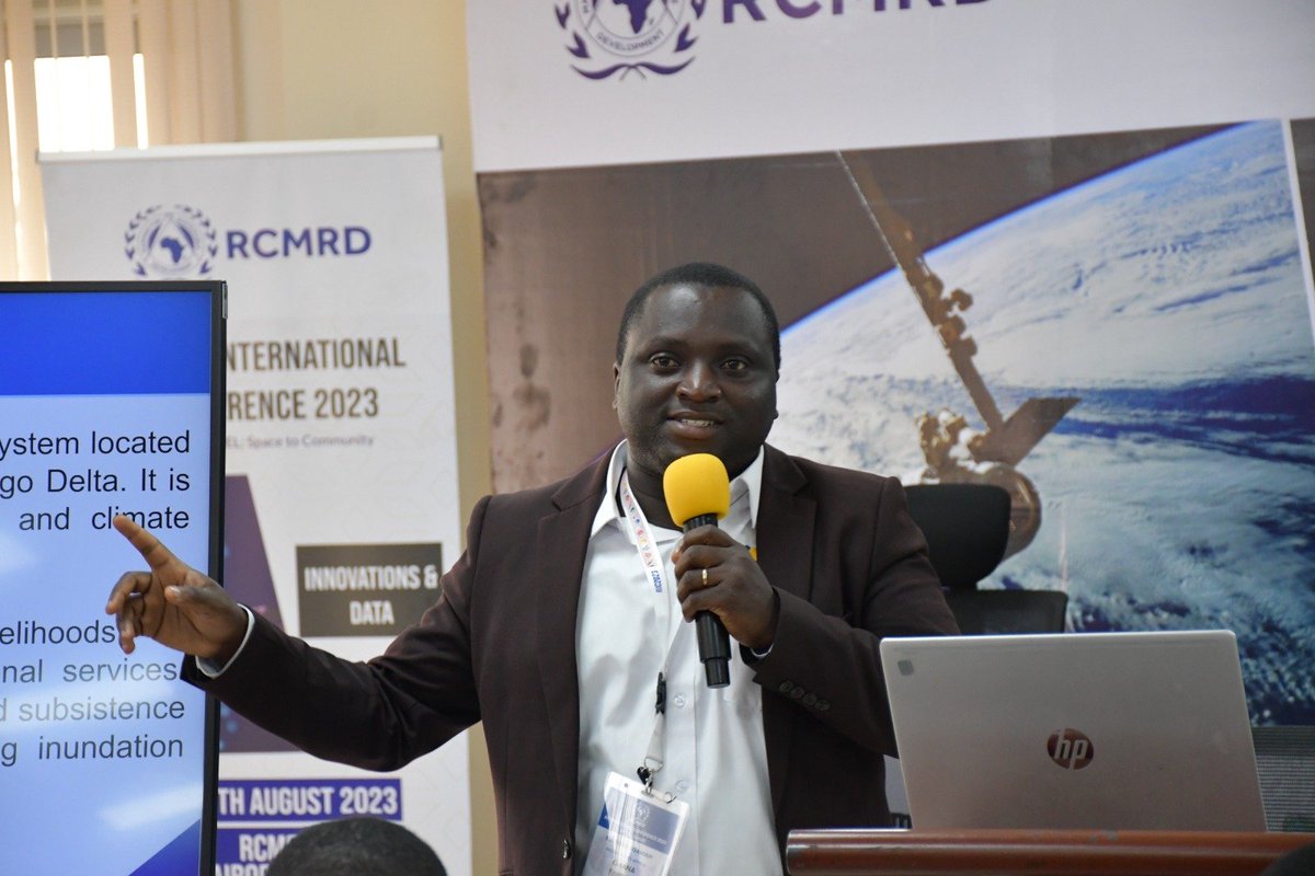 RCMRD_'s tweet photo. Presentations on Innovations and Data #RIC2023: Edward  Boaman on behalf of Dr Mfundisi  from Namibia University of Science and Technology, presents on Monitoring changes in water extent in Lake Ngami-Botswana using @DEarthAfrica Modified Normalized Difference Water Index https://t.co/quTzx8Feas
