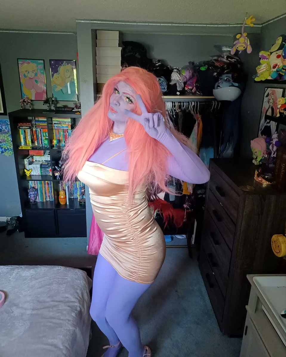 justsimplyaria's tweet photo. A BOY IS A GUN*
#cosplay #cosplayer #drag #dragqueen #torontodrag #alien #makeup https://t.co/cdMEWCJKj5
