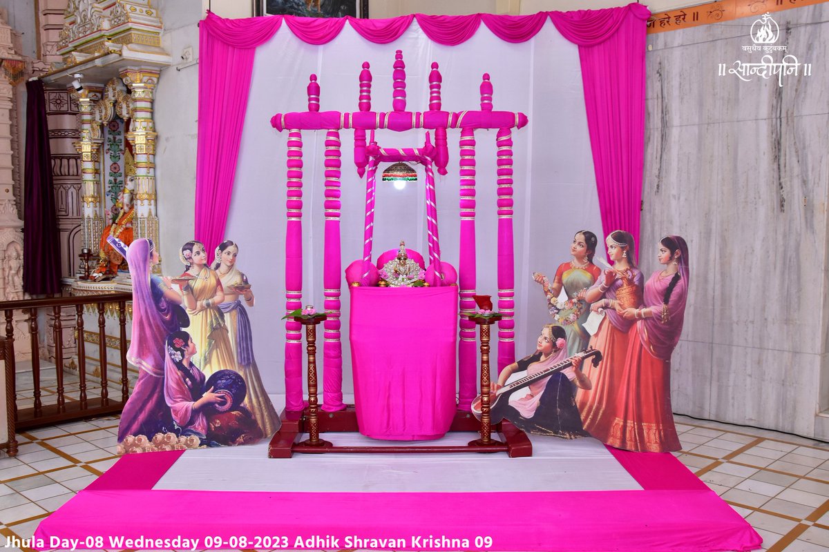 ShriHariMandir's tweet photo. ।। वेणुं क्वणन्तमरविन्ददलायताक्षम् ।।
भक्तोंके मनको आकर्षित करनेवाली वेणु बजानेवाले, कमलकी पंखुडियों जैसे जिनके नेत्र हैं, सफेद और गुलाबी रंगकी घटामें विराजित प्रभु बालकृष्णको प्रणाम ।
@PPBhaishri
@sandipanipbr
#Day_08
#Jhula_2023
#HindolaUtsav
#ShriHariMandir
#PujyaBhaishri https://t.co/XcyOQjLsMK