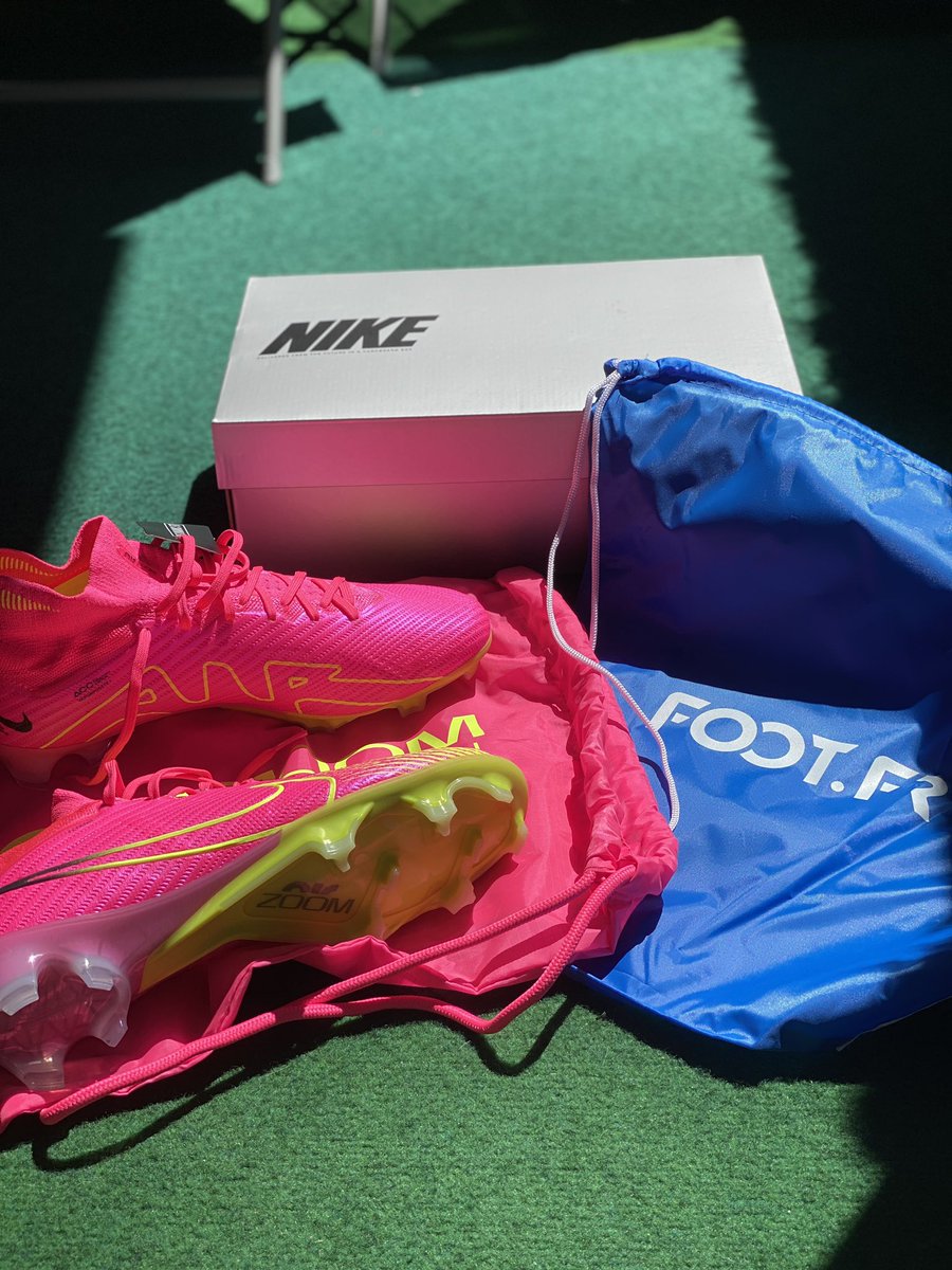 Vayced's tweet photo. Après plusieurs années sans avoir refoulés les terrains.
Voici la nouvelle paire qui va m’accompagner durant cette nouvelle saison 2023-2024.
Merci à @footfr pour la rapidité et la qualité des produits !
#footfr #nike #nikefc https://t.co/FBqVfujI5u