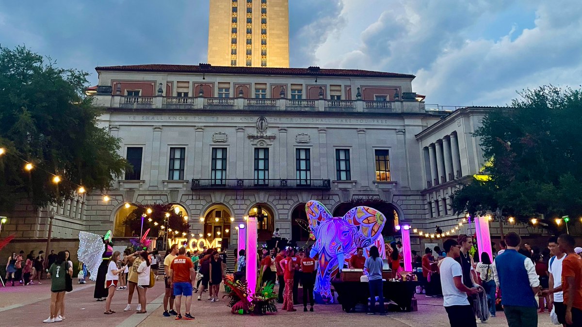 UTexasStudents's tweet photo. Going from a #LonghornStateofMind to #LivingTheLonghornLife – our new students are just 2 weeks out from transitioning to college life!

Hear from students why #LonghornWelcome’s action-packed event lineup helps set them up for success: https://t.co/IepE0At5wM

#MakeItYourTexas https://t.co/fvOUfUtf5E
