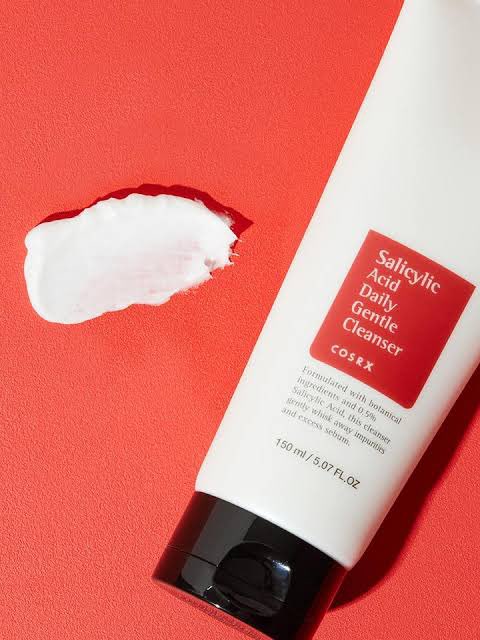 allureaxis_ng's tweet photo. Combination of salicylic acid &amp; tea tree oil ups the cleansing &amp; exfoliating power of COSRX Salicylic Acid Daily Gentle Cleanser to combat blemishes, remove excess oil &amp; gently buff away dead skin cells, blackheads, whiteheads etc

Perfect for acne prone skin

🏷️ N8000 https://t.co/wb5ckYQPDE