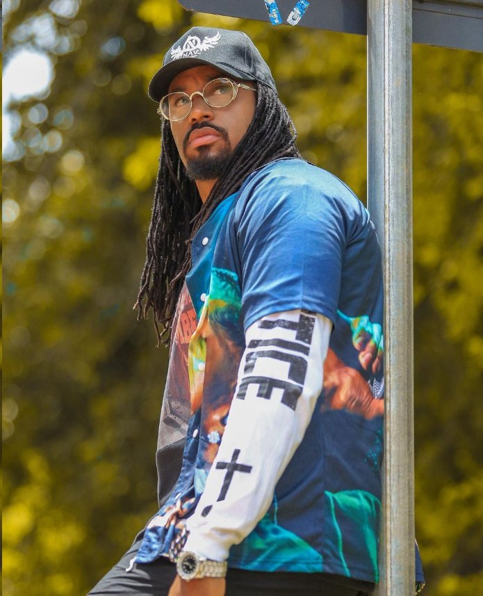 FreshWine6's tweet photo. Nkowoola bana Uganda mwe jemuli ate nga mbategeza nga 02.09.2023 @naviomusic agenda kubera ngayimba livu ku Stage Awo kukasozi ka SHERATON 📍 banaffe tubasaba mujje mubunji tumuwagile ngajaguza emyaka Abbiri ngayimba 📍
#GigGuideDaily🔥🔥🔥
#20YearsOfNavio https://t.co/s6zQSu0BUK