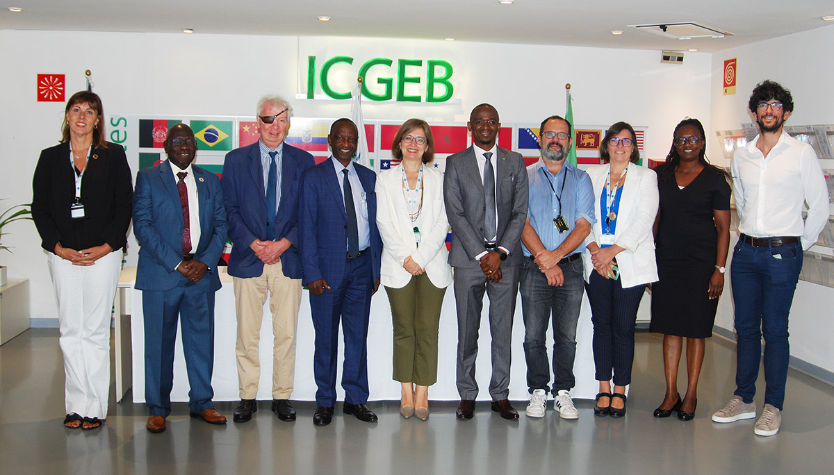 ICGEB's tweet photo. Partnering to promote advancement of #science in East Africa: @AICAD_Kenya Exec. Dir., D. Byarugaba, Deputy J. Kinyuru, and C. Obua, Vice Chancellor @MbararaUST #Uganda,  visited ICGEB today to launch collaboration.
Great news for #partnerships #Africa 
@nacosti  @costechTANZANIA https://t.co/2GcCjkSqjf