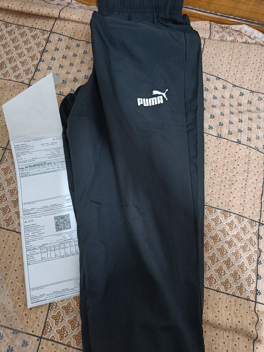 Sumit6239's tweet photo. Order id - FN6883405124
I ordered a Puma Track Suit from @AJIOLife worth Rs - 3403 and on 9th August the product was delivered but i received only a Puma track Paints not my full track suit (Upper was missing in my order) so plz sort out my concern asap.. https://t.co/33mcGcPbc2