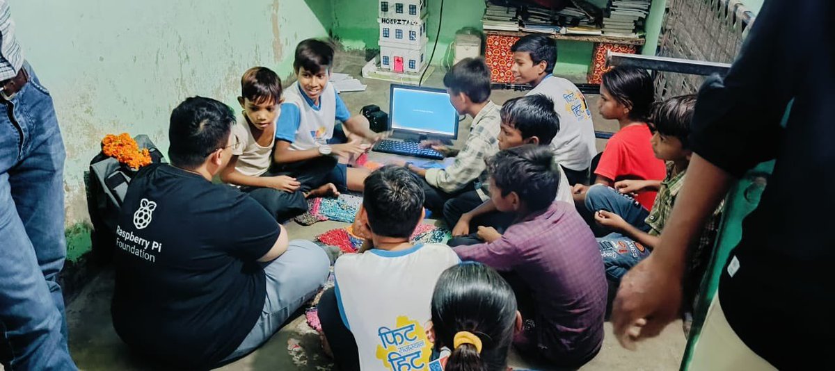 vas_raspberrypi's tweet image. Day 1 at Dausa, Rajasthan India 🇮🇳 
Smiles, hopes and excitement for non-stop learning! My feelings everytime I go for field visits facilitated by @Pratham_India 
8 @CodeClubGlobal within one village is no joke, congratulations to everyone involved! Can’t wait for Day 2! 💚