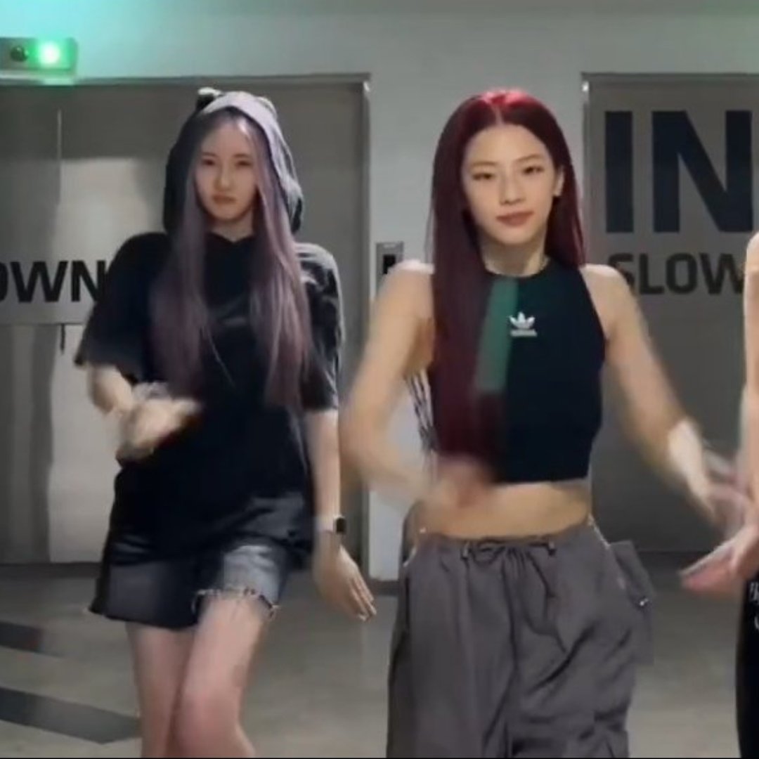 Baemonacess's tweet photo. LIKE MOTHER LIKE DAUGHTER!

#BABYMONSTER #BLACKPINK
#ROSÉ #JISOO #RUKA #HARAM https://t.co/QfUfrIb1Uh