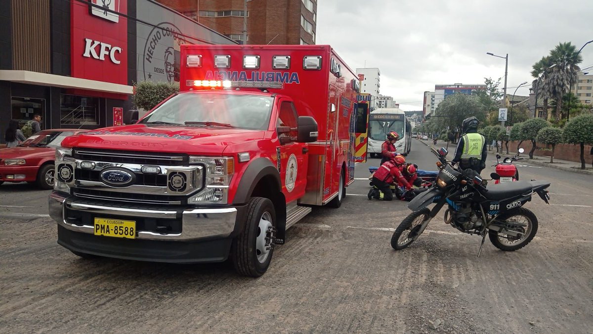AMT_Quito's tweet photo. 🚨#AMTInforma | Debido a un siniestro de tránsito se realiza el cierre de la av. Patria y 6 de Diciembre, sentido norte -sur.

⚠️Conduzca con precaución. https://t.co/w9X203FKTm