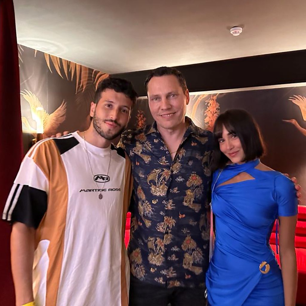 ClubColTiesto's tweet photo. ¡Un encuentro increíble entre grandes! @tiesto se reunió en @ushuaiaibiza con @SebastianYatra y @Aitanax 

🇳🇱🇨🇴🇪🇦

#Tiesto #Tiësto #TiestoColombia #TiestoFamily #ushuaiaibiza https://t.co/aw3uXrF2XB