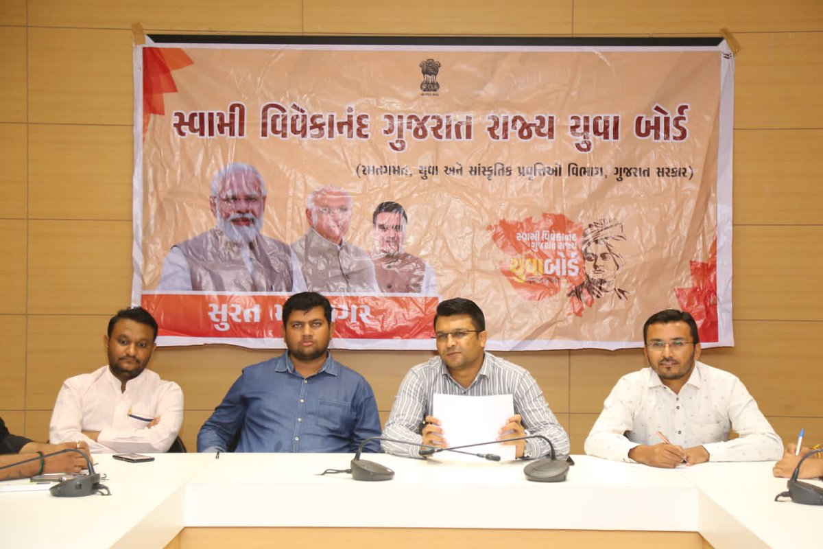 Sandeep63987434's tweet photo. આજ રોજ સ્વામી વિવેકાનંદ ગુજરાત રાજ્ય યુવા બોર્ડ સુરત મહાનગર ની  બેઠક મળી જેમાં આગામી કાર્યક્રમો ની ચર્ચા કરવામાં આવી. https://t.co/LVKoa50Ix1