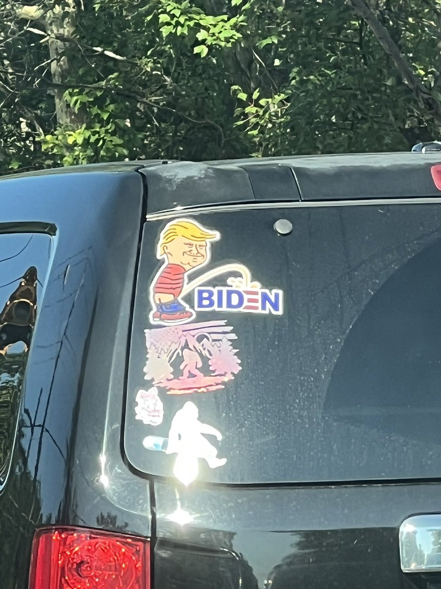 CountryBoyConer's tweet photo. What a beautiful car sticker!! I got to get me one of them stickers!!! #carsticker #letsgobrandon #BidenCorruption #biden #Trump2024 #goatsex #car #uretha #political #politics #FoxNews https://t.co/2qFDmii6pY