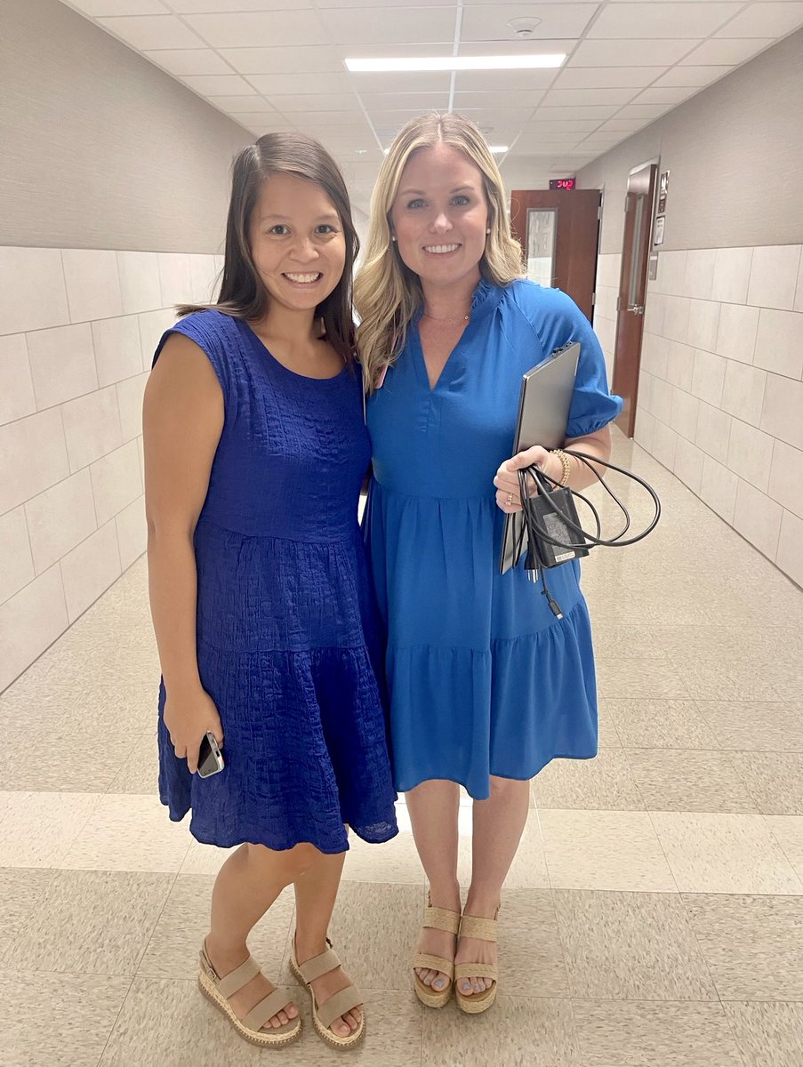 We’ve only been working together for three weeks and we’re already unintentionally matching! 👯‍♀️ #greatminds