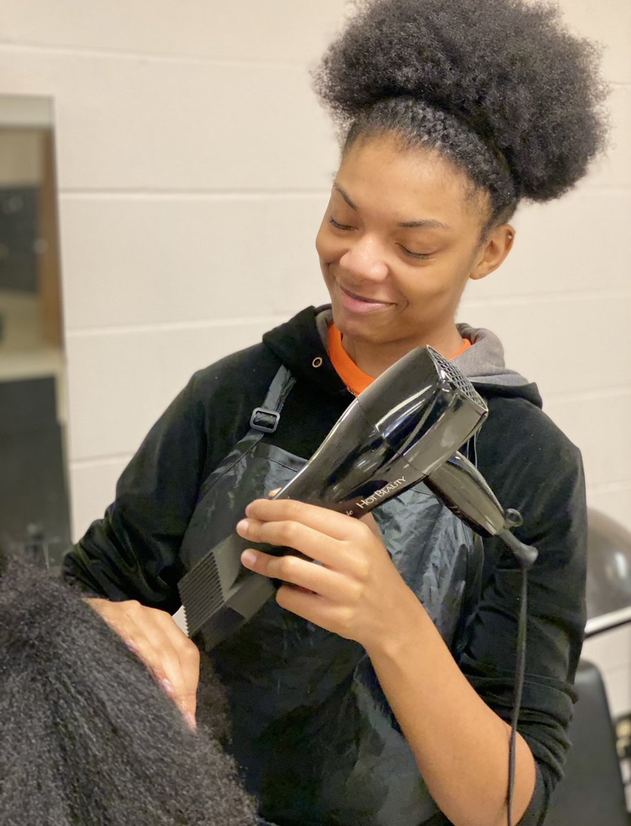 MSCS_CCTE's tweet image. Our first weekend of the CCTE Back to School Drive was a success! We had a total of 10 students and 6 educators serve 30 clients.

We can’t wait to meet you all again, this Saturday, August 12th!

#exposeexploreemploy #readygrad #cteprograms #backtoschool #memphishairstylist