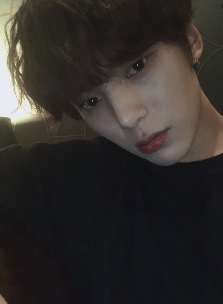 Imckdrbsl26's tweet photo. 내가 좋아하는 이민혁 사진 모음 📂😻 https://t.co/NzVk1HsAVS