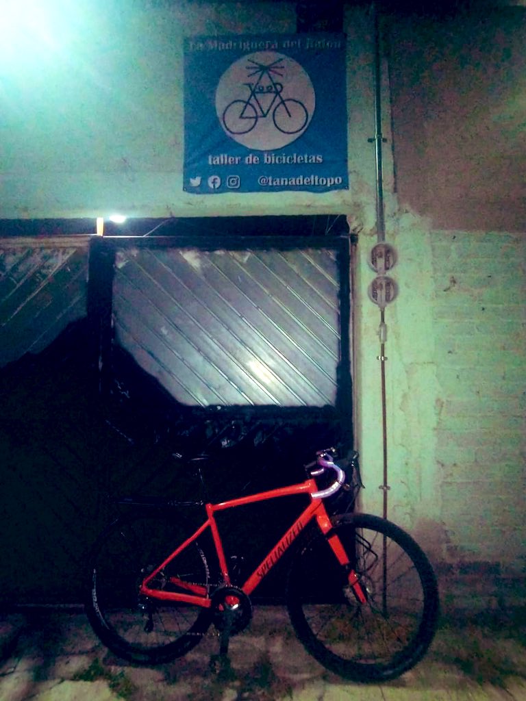 MichiDeIzcalli's tweet photo. Oigan! Cuando quieran largarse a recorrer miles de km en su bici al mundo a altas velocidades, bien cargados y no saben si “aguantará”
una de sus mejores opciones es @tanadeltopo con @ratondeciudadmx 😉❤️
De ecatepec para el mundo (también va a domicilio) https://t.co/aOUOaPbl1C