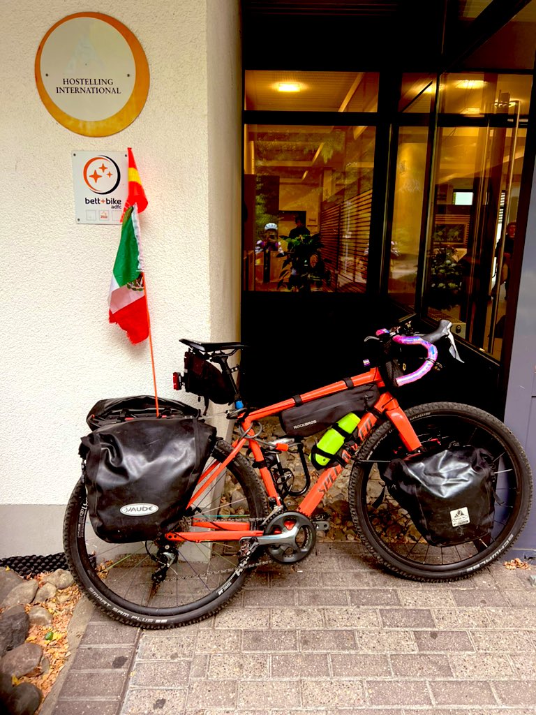 MichiDeIzcalli's tweet photo. Oigan! Cuando quieran largarse a recorrer miles de km en su bici al mundo a altas velocidades, bien cargados y no saben si “aguantará”
una de sus mejores opciones es @tanadeltopo con @ratondeciudadmx 😉❤️
De ecatepec para el mundo (también va a domicilio) https://t.co/aOUOaPbl1C