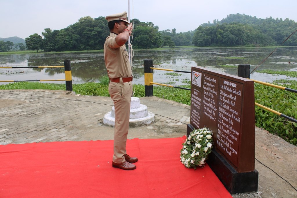swghpolice's tweet photo. Azadi ka Amrit Mahotsav, Mera Mati Mera Desh is observed today at Kumligaon SGH District. During the celebration, the VEERs who have made the ultimate sacrifice from Meghalaya police force were remembered and tribute was paid.

@CMO_Meghalaya 
@MeghalayaPolice 
@lrbishnoiips https://t.co/8awhPerHFE