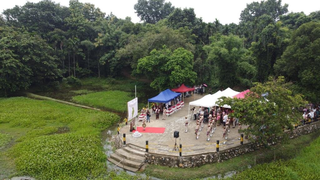 Azadi ka Amrit Mahotsav, Mera Mati Mera Desh is observed today at Kumligaon SGH District. During the celebration, the VEERs who have made the ultimate sacrifice from Meghalaya police force were remembered and tribute was paid.

<a href="/CMO_Meghalaya/">CMO Meghalaya</a> 
<a href="/MeghalayaPolice/">Meghalaya Police</a> 
<a href="/lrbishnoiips/">Dr L R Bishnoi, IPS</a>